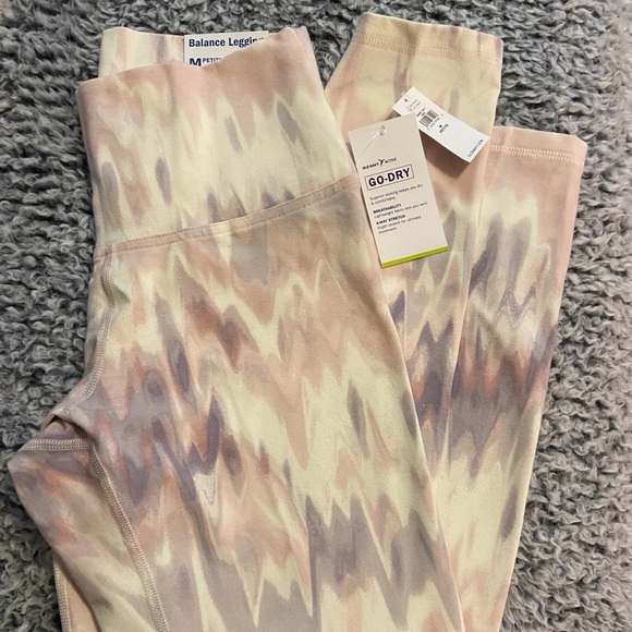 NWT Old Navy Balance Legging Petite Medium Go Dry - Picture 2 of 5